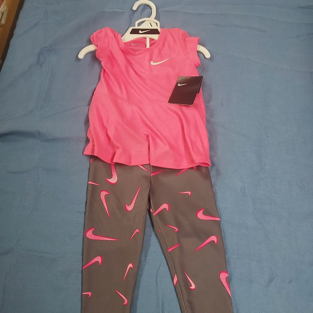 Girls 2T nike 2 piece outift